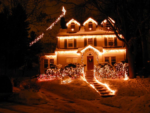 large house with beautiful Christmas Lights